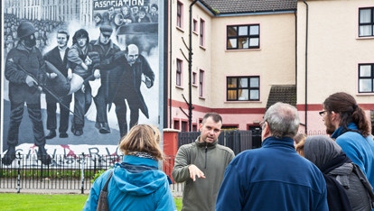 Tour of the walls in Derry-Londonderry