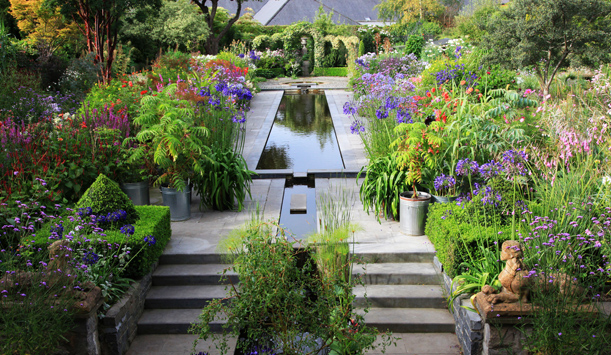 The Dillon Garden by Helen Dillon http://www.dillongarden.com/