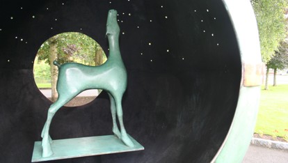 Enthüllung der Skulptur im National Stud durch die Queen
