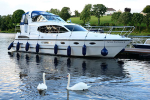 Book 7 Nights Or More With A Manor House Marine Cottages Boat